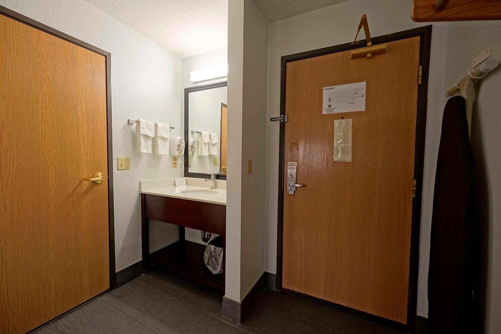 Quality Inn & Suites Harrington - Milford Екстериор снимка