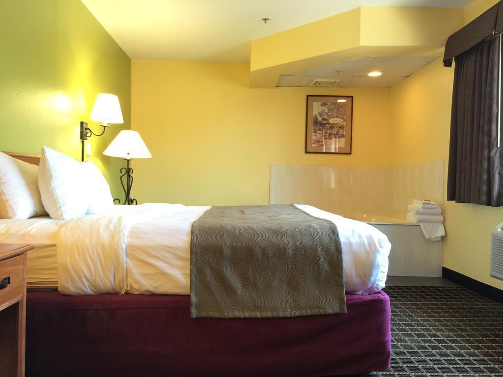 Quality Inn & Suites Harrington - Milford Екстериор снимка