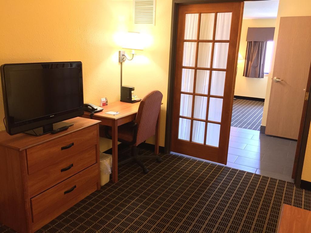 Quality Inn & Suites Harrington - Milford Екстериор снимка